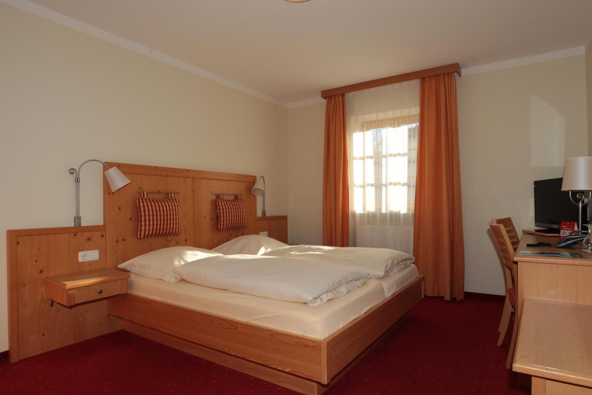 Landgasthof Drei Rosen Bernried am Starnberger See Exterior photo